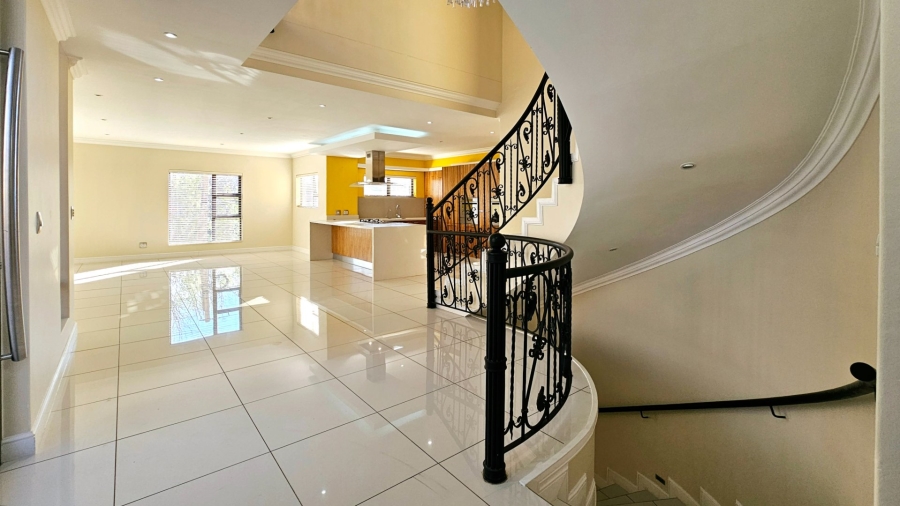 5 Bedroom Property for Sale in Kiepersol Free State